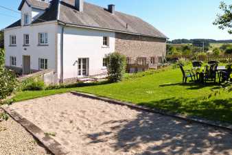 Ferienhaus in 2 Teilen mit groem Garten zu vermieten in Bastogne
