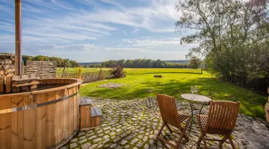 Terrasse mit Aussicht + Wirlpool = 100% Genuss 