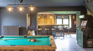                                                         Huser mit Unterhaltungsangebot            