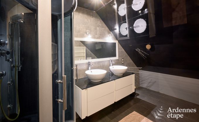 Charmantes Ferienhaus in Anthisnes: 8 Personen, beheizter Pool, 4 Schlafzimmer, haustierfreundlich