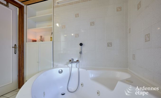 Charmantes Ferienhaus in Anthisnes: 8 Personen, beheizter Pool, 4 Schlafzimmer, haustierfreundlich