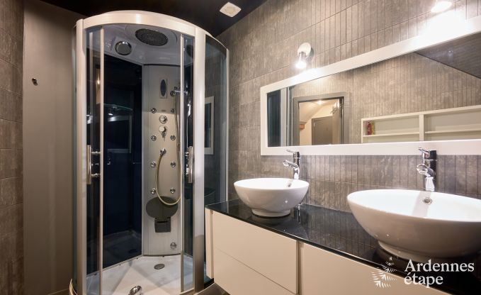 Charmantes Ferienhaus in Anthisnes: 8 Personen, beheizter Pool, 4 Schlafzimmer, haustierfreundlich