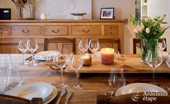 Charmantes Ferienhaus in Anthisnes: 8 Personen, beheizter Pool, 4 Schlafzimmer, haustierfreundlich