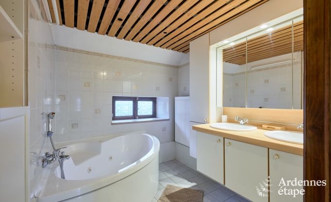 Charmantes Ferienhaus in Anthisnes: 8 Personen, beheizter Pool, 4 Schlafzimmer, haustierfreundlich