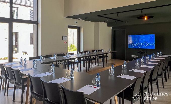 Ger�umiges Ferienhaus am Wasser in Aubel f�r 21 Personen mit 9 Schlaf- und Badezimmern, Hallenbad und Privatgarten