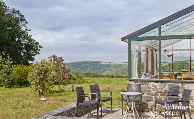 Reizvolles Ferienhaus mit Blick auf das Tal von Auby-Sur-Semois