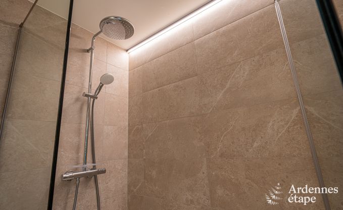 Charmantes Ferienhaus in Bastogne: komfortabler Aufenthalt f�r 8 Personen mit Privatgarten und Ladestation