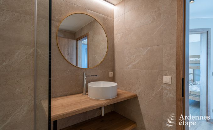 Charmantes Ferienhaus in Bastogne: komfortabler Aufenthalt f�r 8 Personen mit Privatgarten und Ladestation