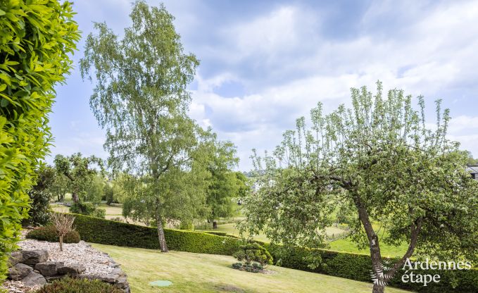 Charmantes Ferienhaus fr 6 Personen in Bastogne mit Innen- und Auenjacuzzi