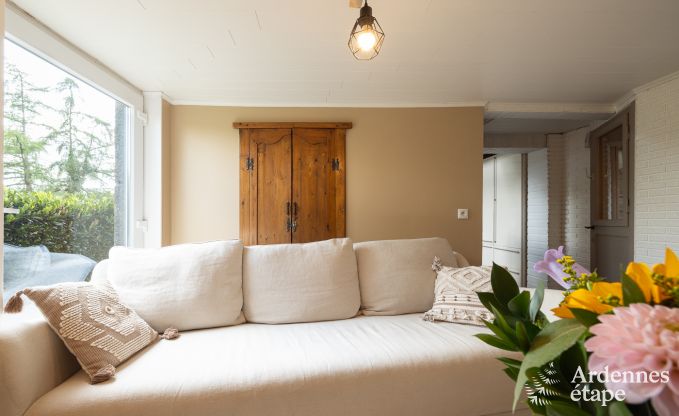 Charmantes Ferienhaus fr 6 Personen in Bastogne mit Innen- und Auenjacuzzi