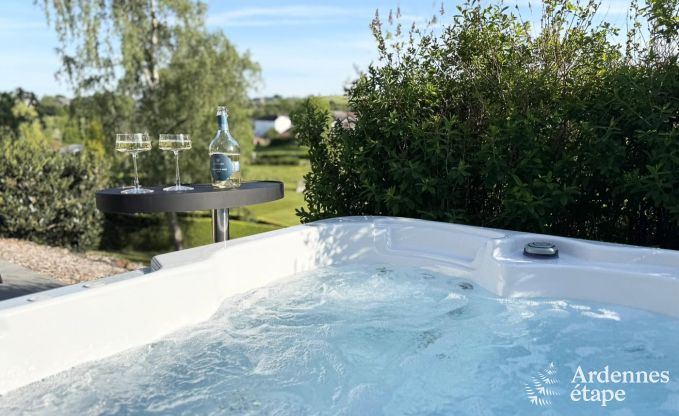 Charmantes Ferienhaus f�r 6 Personen in Bastogne mit Innen- und Au�enjacuzzi