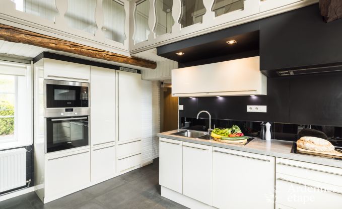 Charmantes Ferienhaus f�r 6 Personen in Bastogne mit Innen- und Au�enjacuzzi