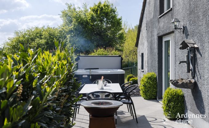 Charmantes Ferienhaus f�r 6 Personen in Bastogne mit Innen- und Au�enjacuzzi
