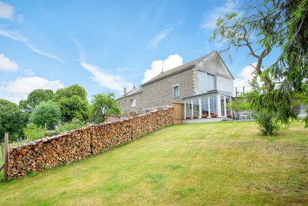 Stilvolles 3,5-Sterne-Ferienhaus in Fauvillers fr Paare mit Jacuzzi, Hunde erlaubt