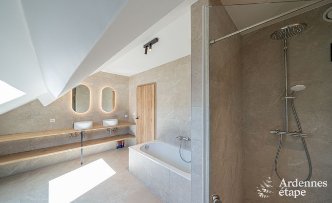 Ferienhaus in Bastogne: ger�umige Unterkunft f�r 14 Personen mit 6 Schlafzimmern und Spielzimmer