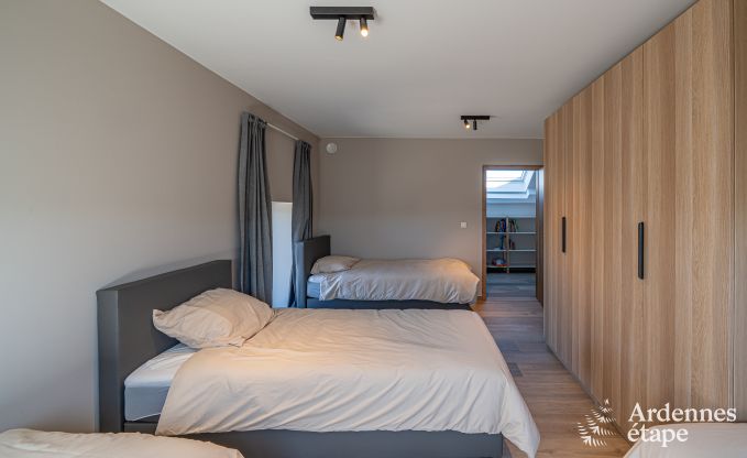 Ferienhaus in Bastogne: ger�umige Unterkunft f�r 14 Personen mit 6 Schlafzimmern und Spielzimmer