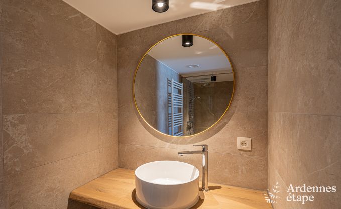 Ferienhaus in Bastogne: ger�umige Unterkunft f�r 22 Personen mit umfangreichen Einrichtungen und 9 Schlafzimmern in den Ardennen