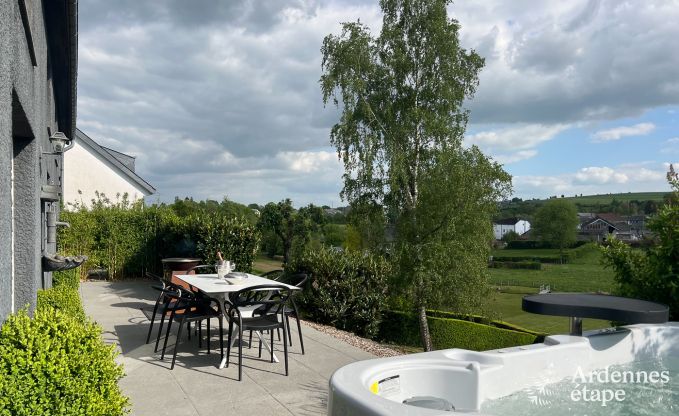 Charmantes Ferienhaus fr 6 Personen in Bastogne mit Innen- und Auenjacuzzi