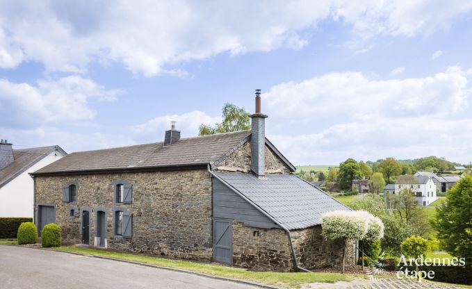 Charmantes Ferienhaus fr 6 Personen in Bastogne mit Innen- und Auenjacuzzi