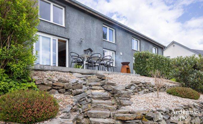 Charmantes Ferienhaus fr 6 Personen in Bastogne mit Innen- und Auenjacuzzi