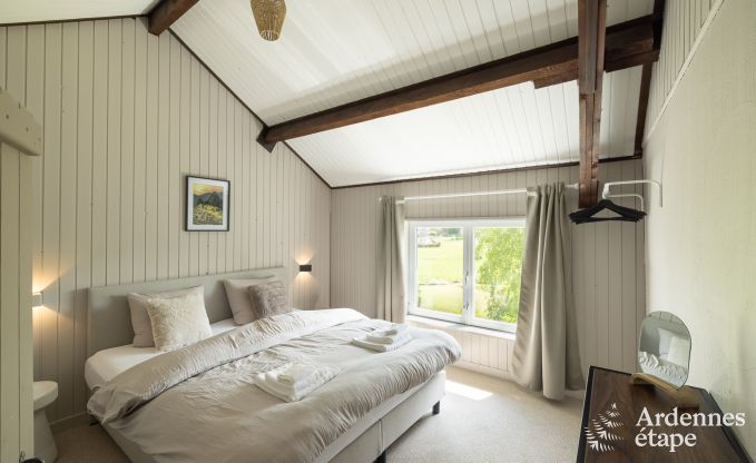 Charmantes Ferienhaus fr 6 Personen in Bastogne mit Innen- und Auenjacuzzi