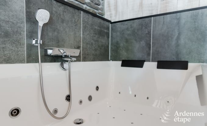 Romantisches Ferienhaus f�r 2 Personen in Beauraing mit Schwimmbad, Sauna und Jacuzzi