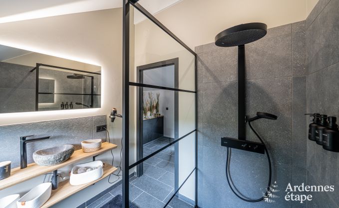 Romantisches Ferienhaus f�r 2 Personen in Beauraing mit Schwimmbad, Sauna und Jacuzzi