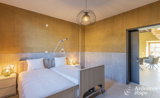 Schloss Beauraing 38 Pers. Ardennen Schwimmbad Wellness Behinderten gerecht