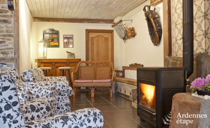 Ferienhaus im typischen Stil mit Sauna für 15 Personen in Bertrix