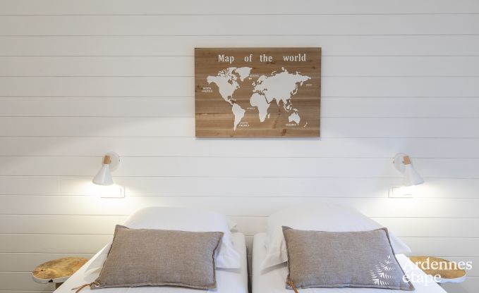 Wunderschnes Schloss in Bertrix: Unterkunft fr 20 Personen mit Hallenbad, Whirlpool und Infrarotkabine