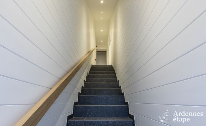 Wunderschnes Schloss in Bertrix: Unterkunft fr 20 Personen mit Hallenbad, Whirlpool und Infrarotkabine