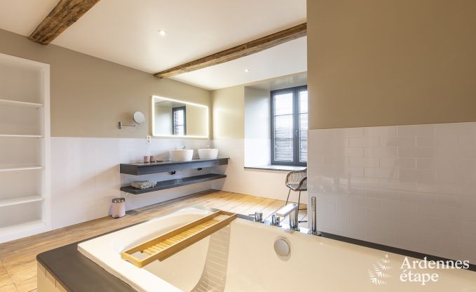 Wunderschnes Schloss in Bertrix: Unterkunft fr 20 Personen mit Hallenbad, Whirlpool und Infrarotkabine