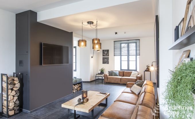 Wunderschnes Schloss in Bertrix: Unterkunft fr 20 Personen mit Hallenbad, Whirlpool und Infrarotkabine