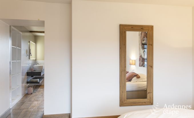 Wunderschnes Schloss in Bertrix: Unterkunft fr 20 Personen mit Hallenbad, Whirlpool und Infrarotkabine