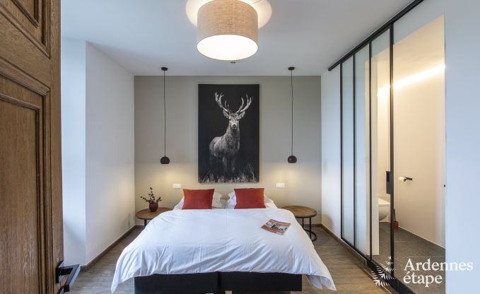 Wunderschnes Schloss in Bertrix: Unterkunft fr 20 Personen mit Hallenbad, Whirlpool und Infrarotkabine