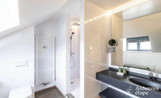 Wunderschnes Schloss in Bertrix: Unterkunft fr 20 Personen mit Hallenbad, Whirlpool und Infrarotkabine