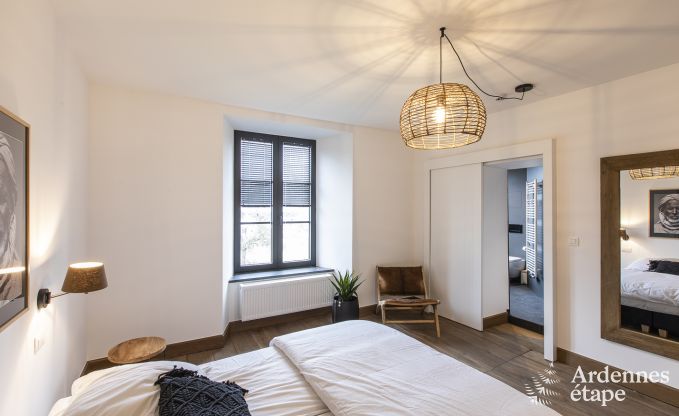 Wunderschnes Schloss in Bertrix: Unterkunft fr 20 Personen mit Hallenbad, Whirlpool und Infrarotkabine