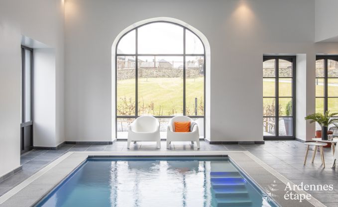Wundersch�nes Schloss in Bertrix: Unterkunft f�r 20 Personen mit Hallenbad, Whirlpool und Infrarotkabine