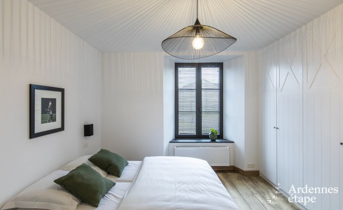 Wundersch�nes Schloss in Bertrix: Unterkunft f�r 20 Personen mit Hallenbad, Whirlpool und Infrarotkabine