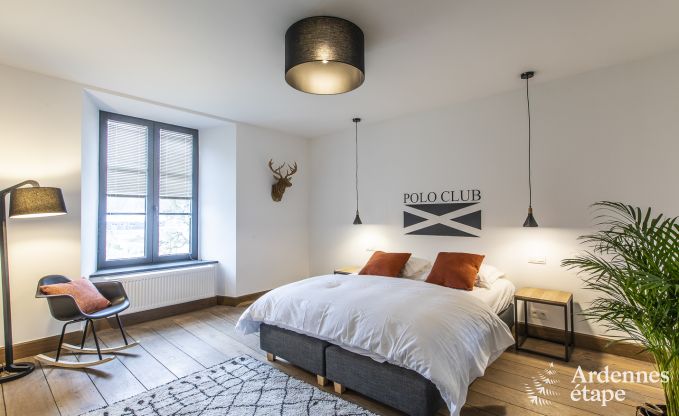 Wundersch�nes Schloss in Bertrix: Unterkunft f�r 20 Personen mit Hallenbad, Whirlpool und Infrarotkabine