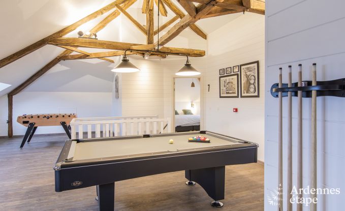 Wundersch�nes Schloss in Bertrix: Unterkunft f�r 20 Personen mit Hallenbad, Whirlpool und Infrarotkabine