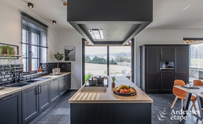 Wundersch�nes Schloss in Bertrix: Unterkunft f�r 20 Personen mit Hallenbad, Whirlpool und Infrarotkabine