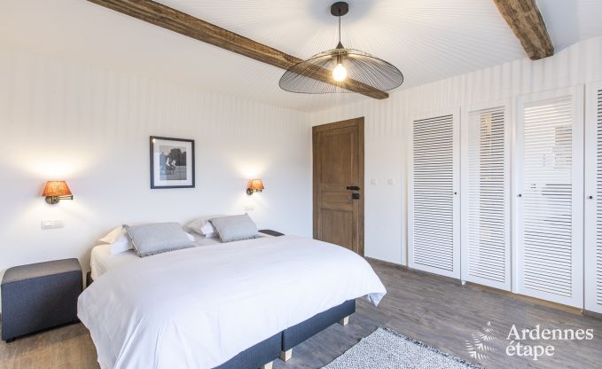 Wundersch�nes Schloss in Bertrix: Unterkunft f�r 20 Personen mit Hallenbad, Whirlpool und Infrarotkabine