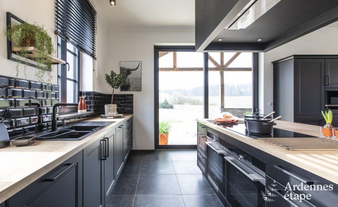 Wundersch�nes Schloss in Bertrix: Unterkunft f�r 20 Personen mit Hallenbad, Whirlpool und Infrarotkabine