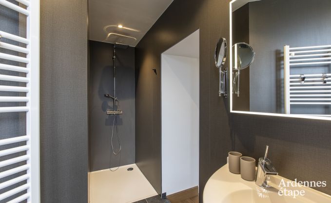 Wundersch�nes Schloss in Bertrix: Unterkunft f�r 20 Personen mit Hallenbad, Whirlpool und Infrarotkabine