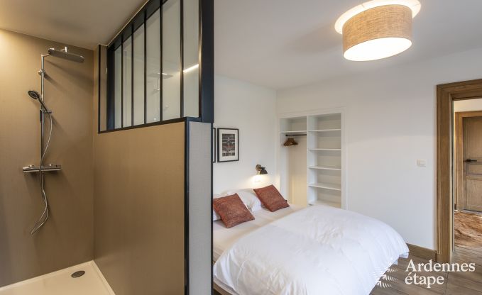 Wundersch�nes Schloss in Bertrix: Unterkunft f�r 20 Personen mit Hallenbad, Whirlpool und Infrarotkabine