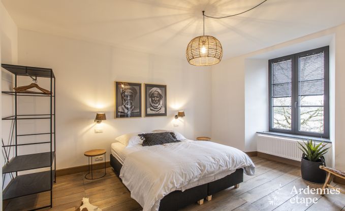 Wundersch�nes Schloss in Bertrix: Unterkunft f�r 20 Personen mit Hallenbad, Whirlpool und Infrarotkabine