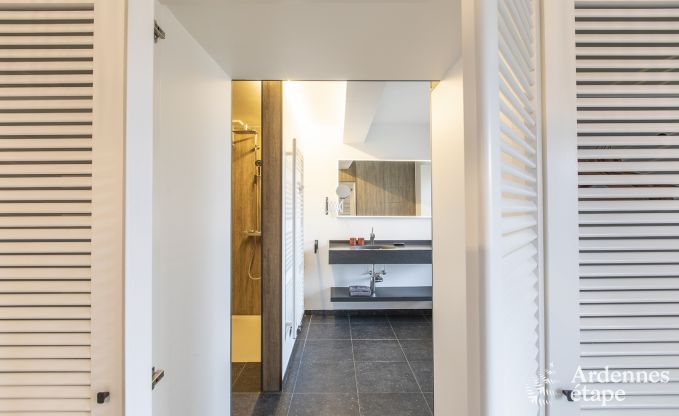 Wunderschnes Schloss in Bertrix: Unterkunft fr 20 Personen mit Hallenbad, Whirlpool und Infrarotkabine