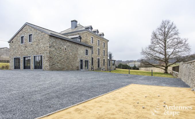 Wunderschnes Schloss in Bertrix: Unterkunft fr 20 Personen mit Hallenbad, Whirlpool und Infrarotkabine