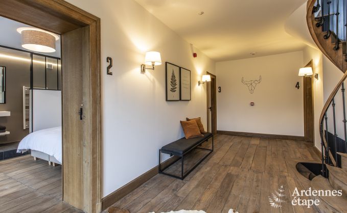 Wunderschnes Schloss in Bertrix: Unterkunft fr 20 Personen mit Hallenbad, Whirlpool und Infrarotkabine